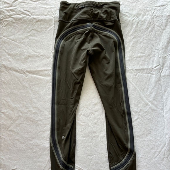 olive Lulu lemon leggings with cute stripe detailing - Picture 1 of 4